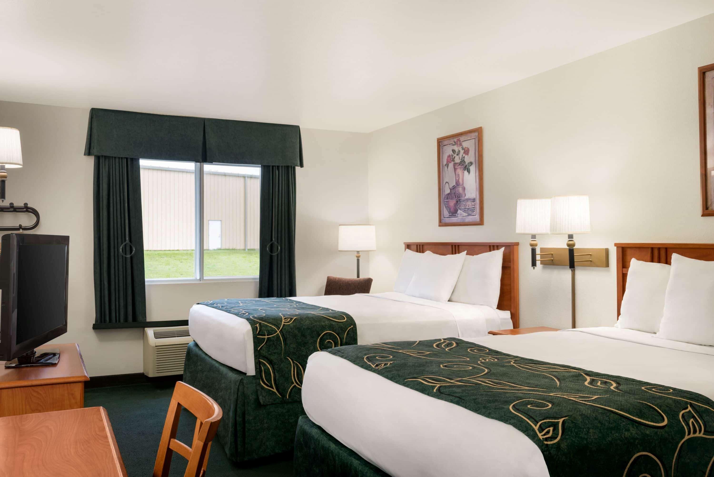 Travelodge By Wyndham Clinton Valley West Court エクステリア 写真