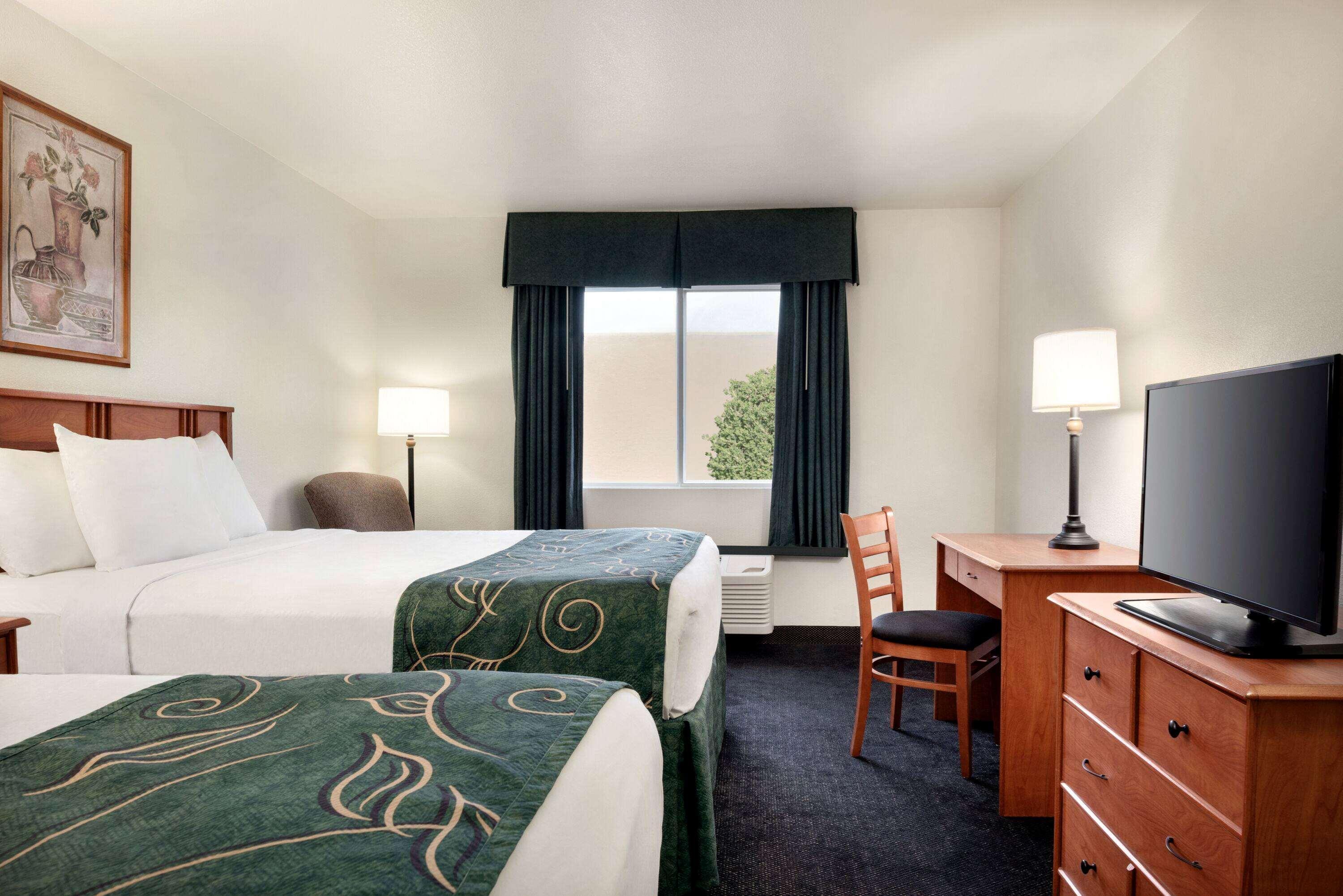 Travelodge By Wyndham Clinton Valley West Court エクステリア 写真