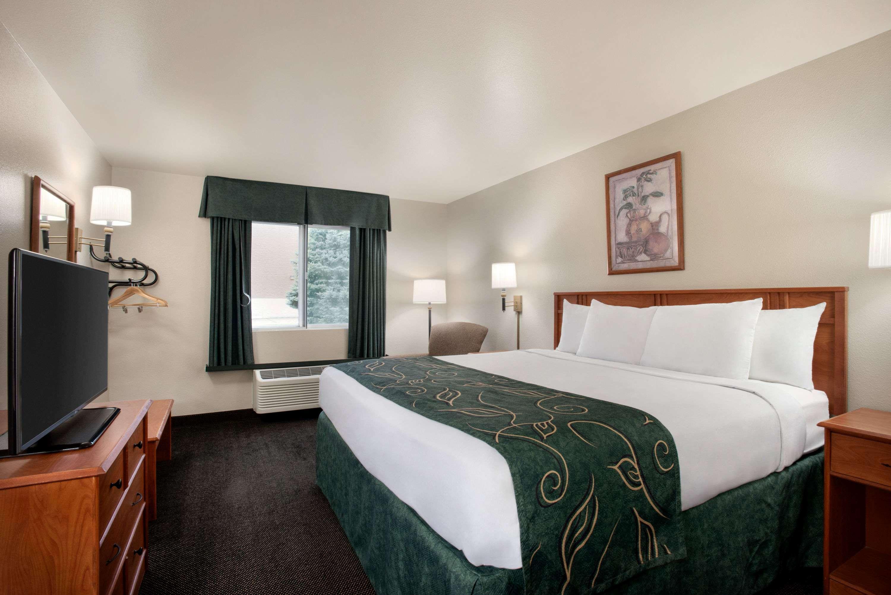 Travelodge By Wyndham Clinton Valley West Court エクステリア 写真