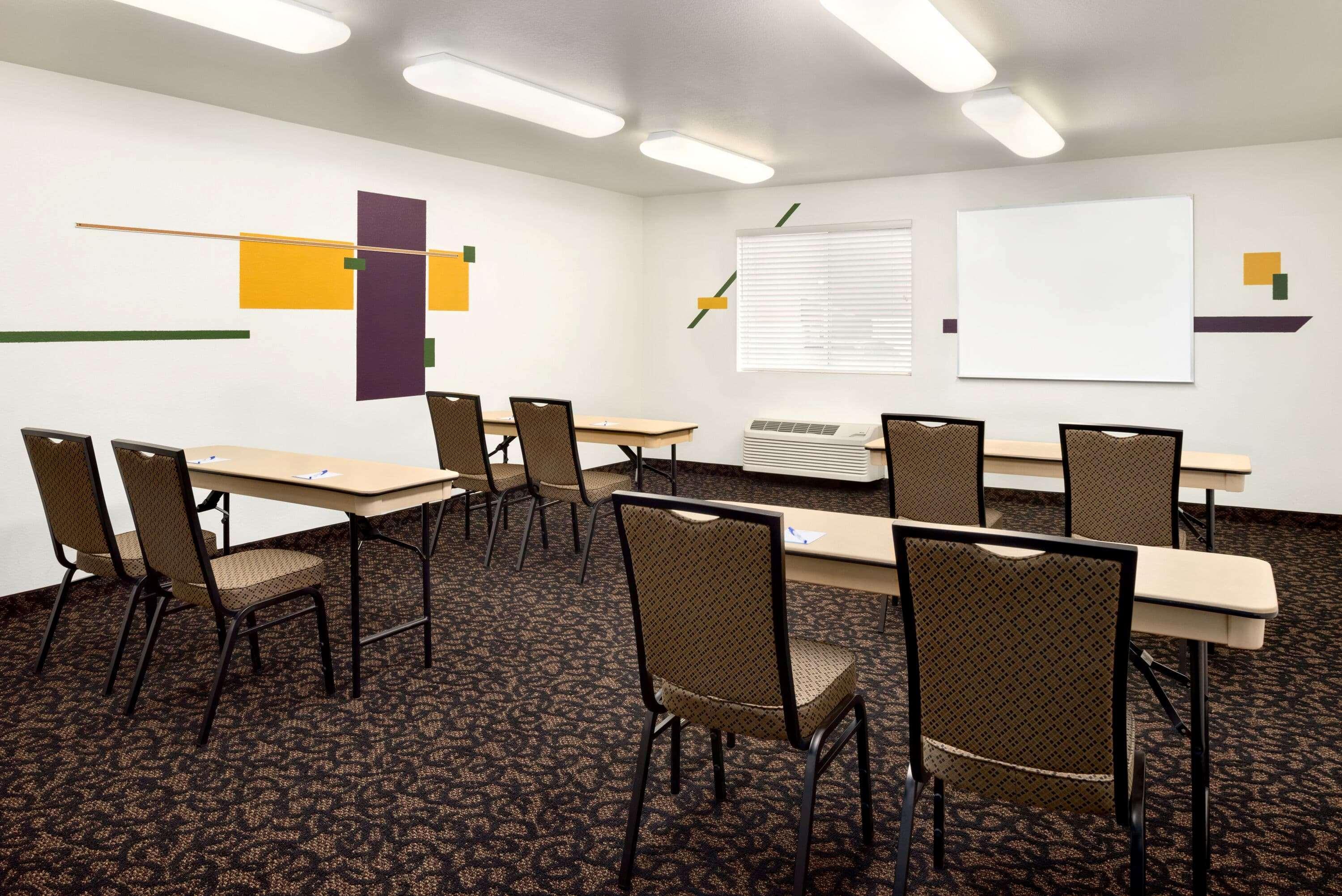 Travelodge By Wyndham Clinton Valley West Court エクステリア 写真