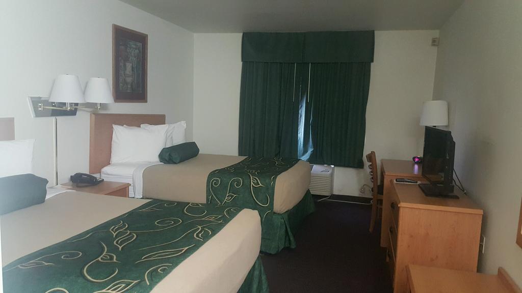 Travelodge By Wyndham Clinton Valley West Court エクステリア 写真