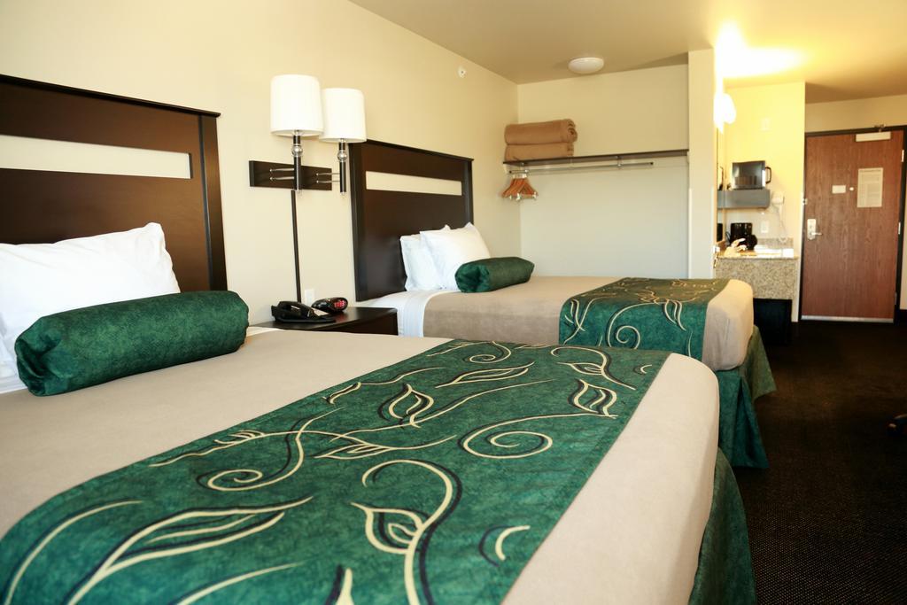 Travelodge By Wyndham Clinton Valley West Court エクステリア 写真